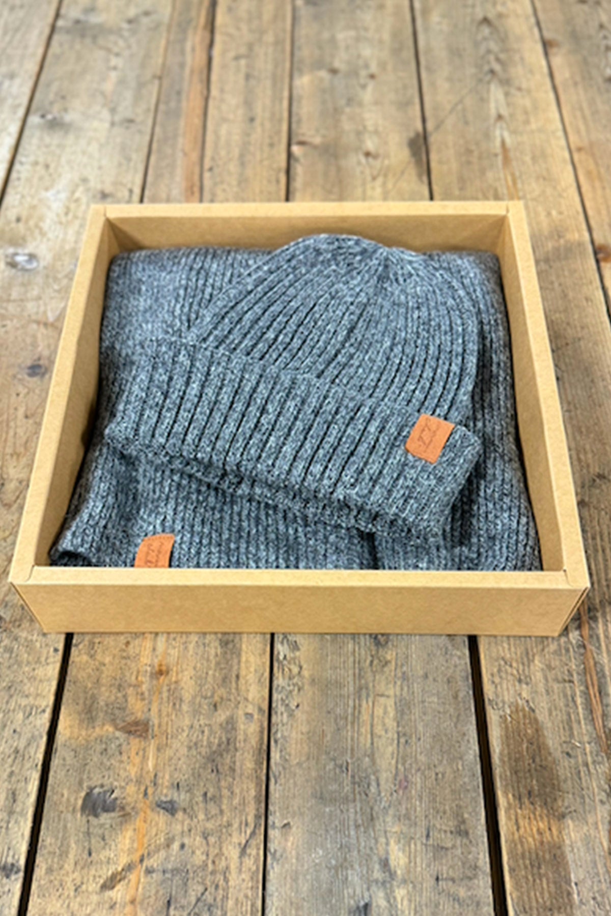 COFFRET BONNET ET ECHARPE GRIS CHINÉ