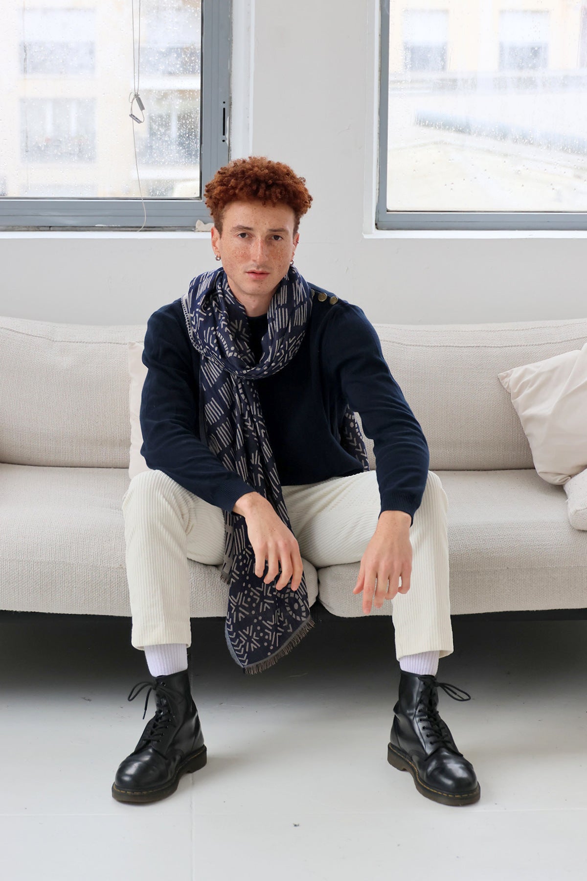 Un homme qui porte une écharpe Monsieur Charli