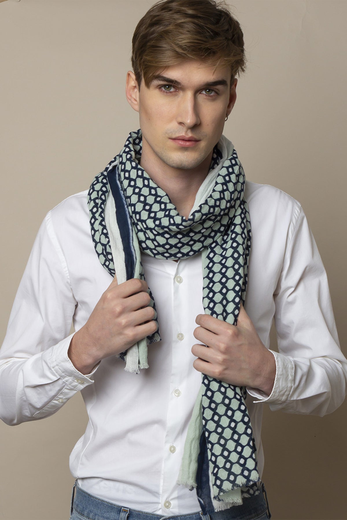 Chèche homme – Élégance décontractée signée Monsieur Charli