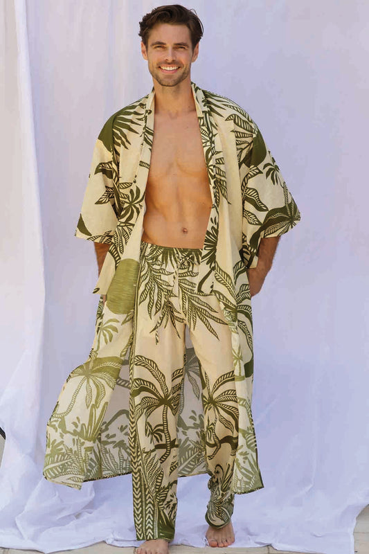 un homme qui porte le kimono seraphin 