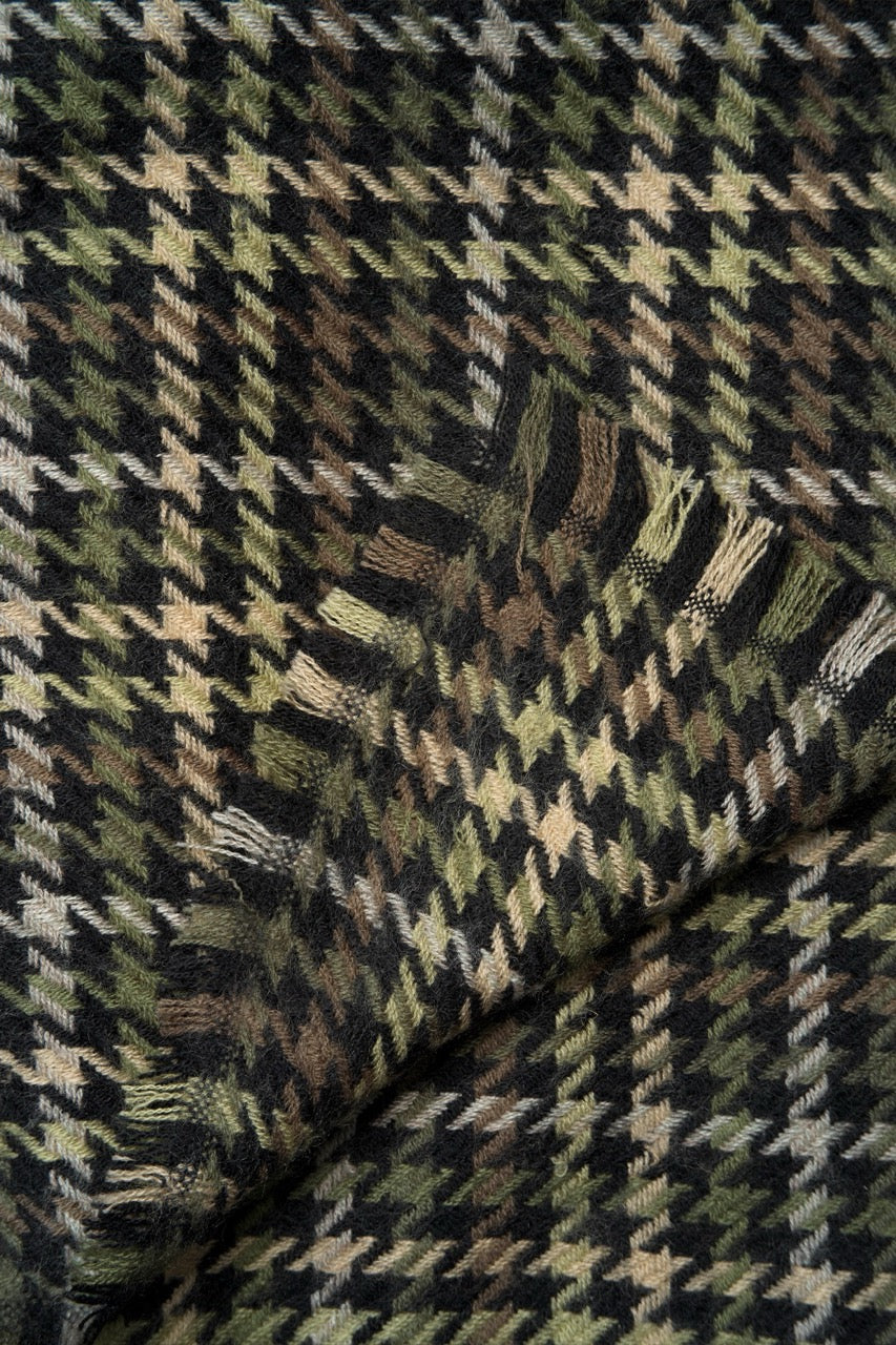 Détail motif pied-de-poule tissé écharpe NICO Forêt kaki et brun