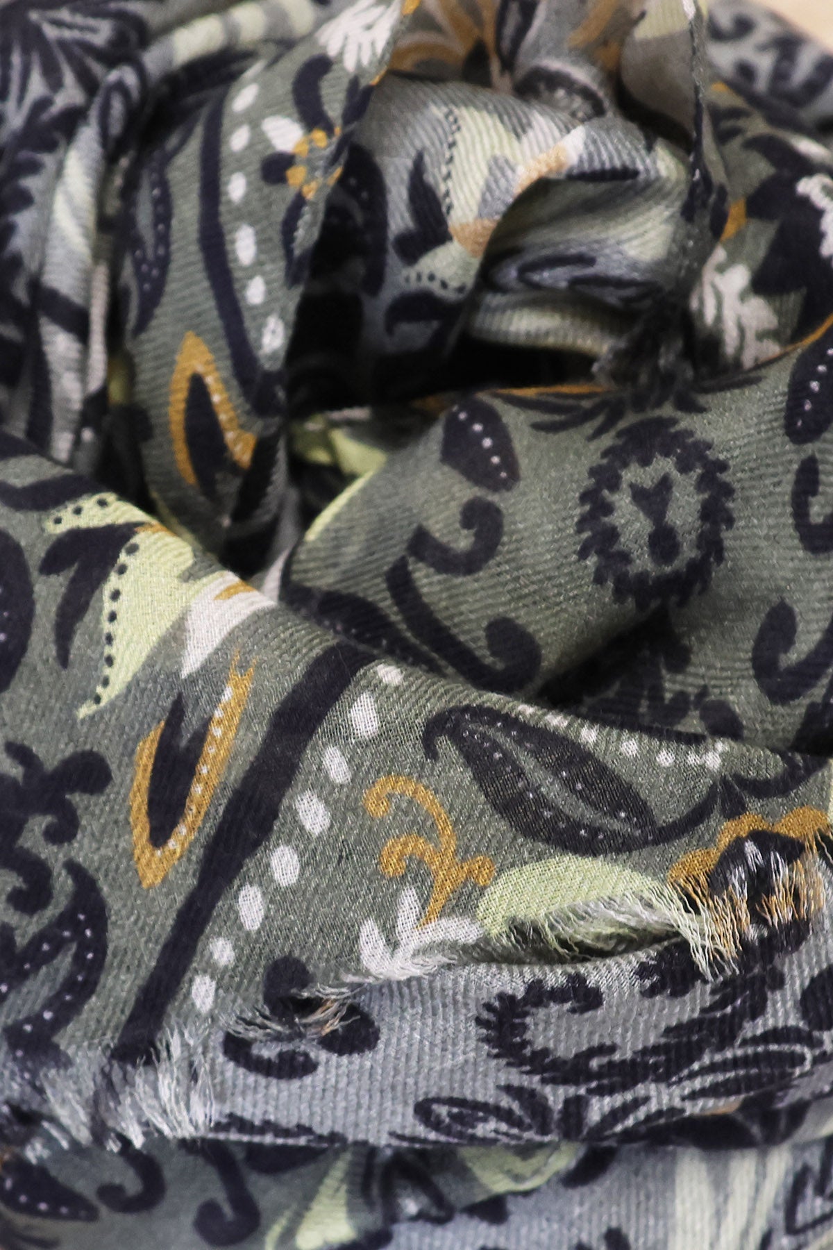 zoom d'un foulard homme 