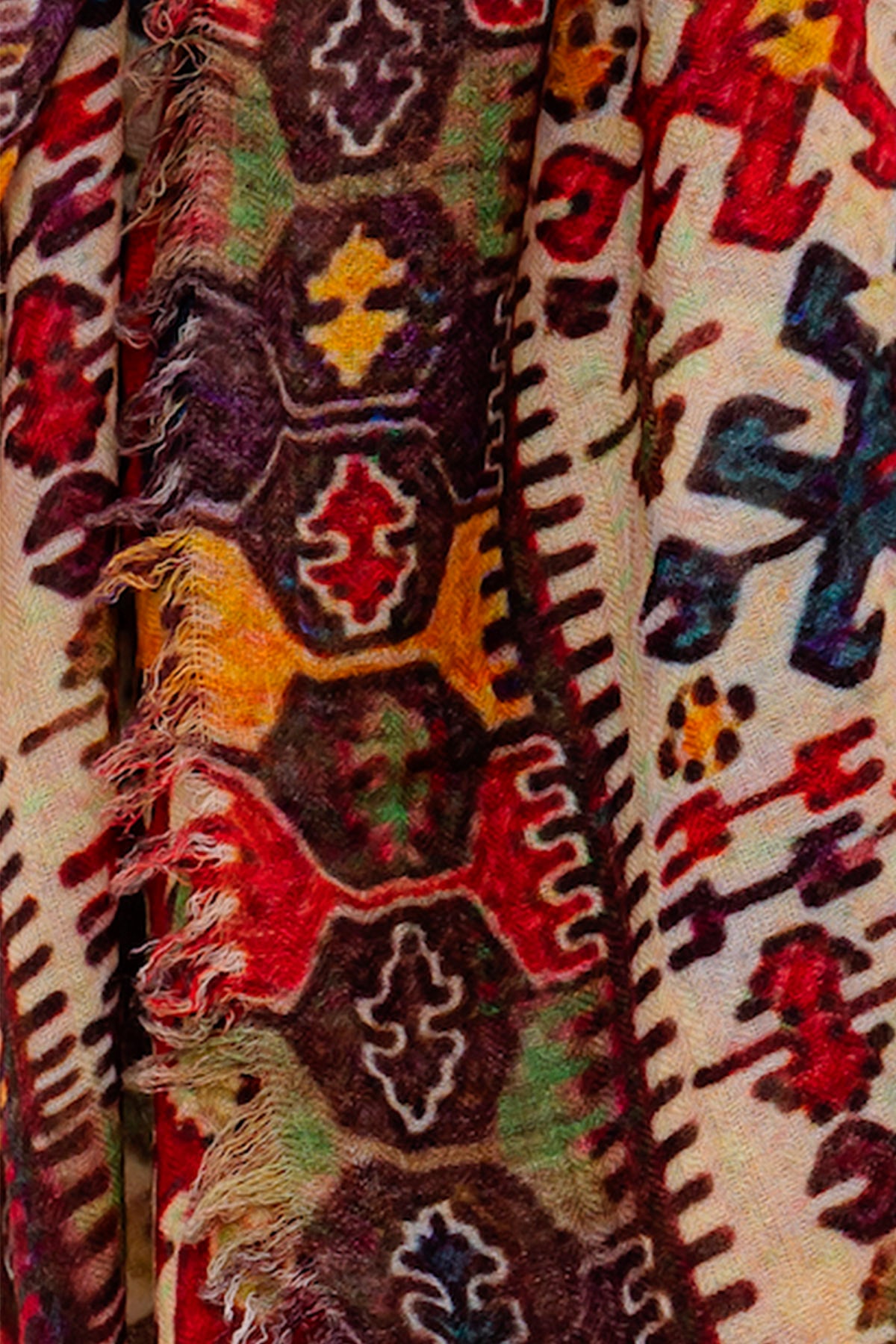 zoom d'un foulard imprimé de Monsieur Charli