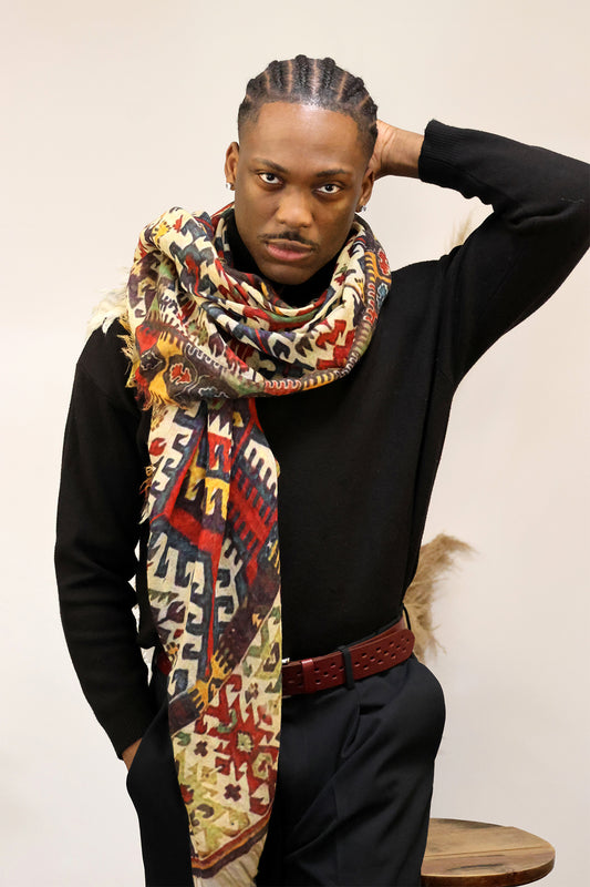 HOMME QUI PORTE UN FOULARD MONSIEUR CHARLI 