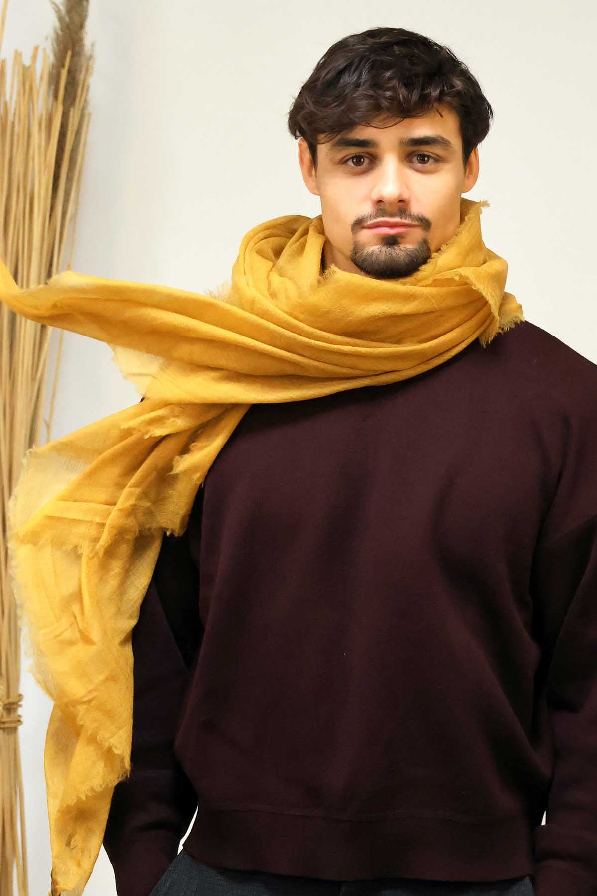Foulard en laine coloris ambre jaune