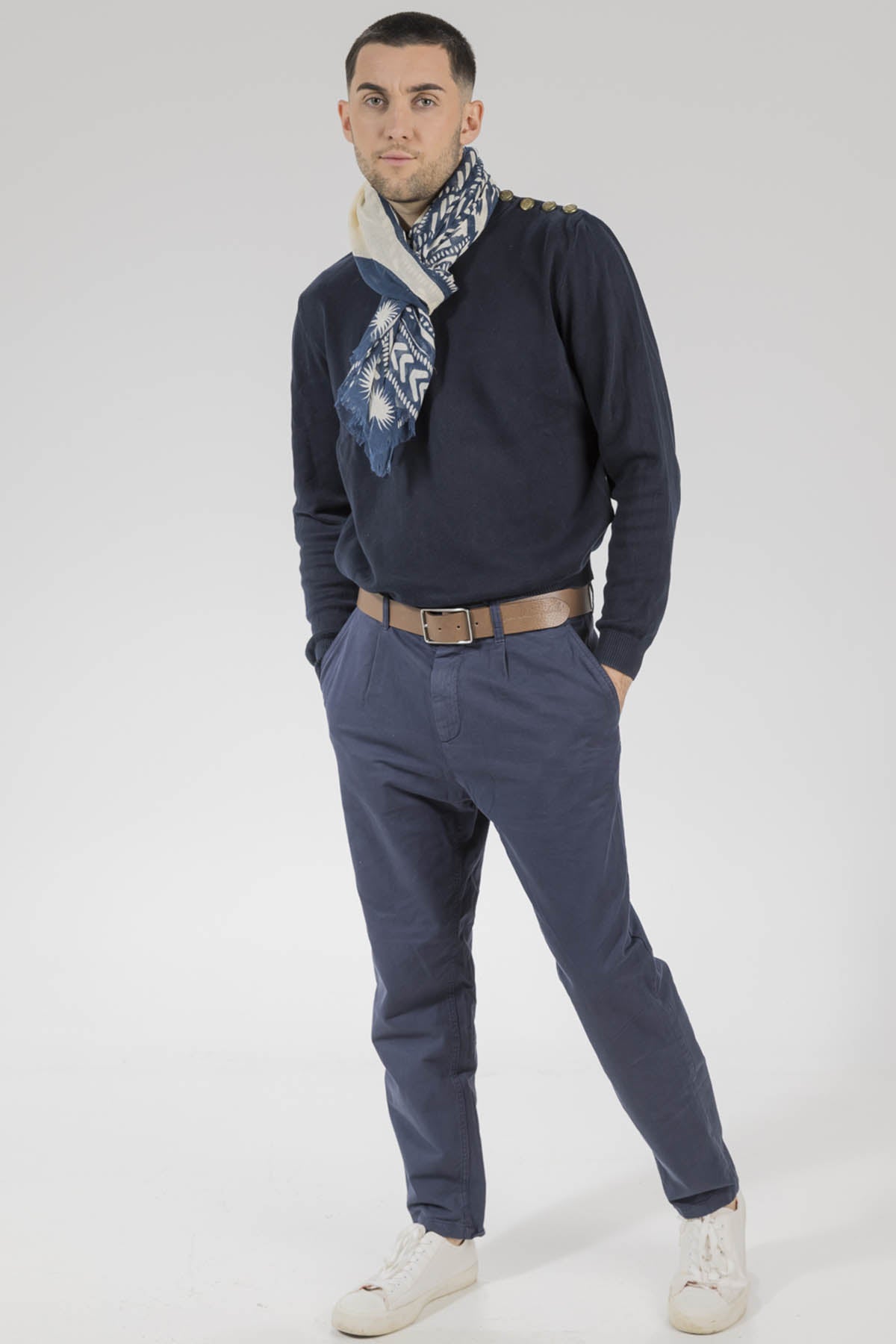 Un homme qui porte un chèche Monsieur Charli 