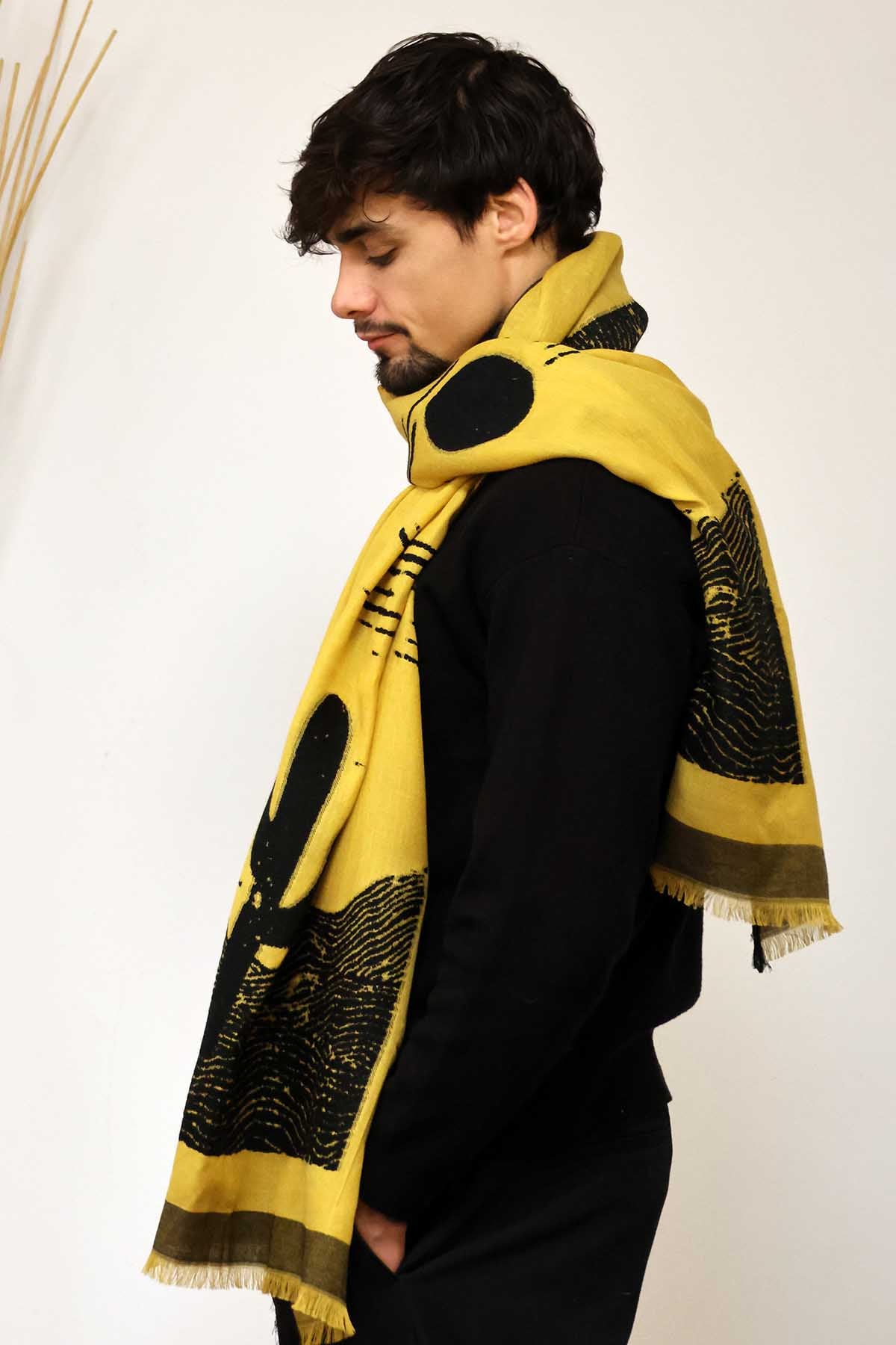 Le foulard jaune de Monsieur Charli 