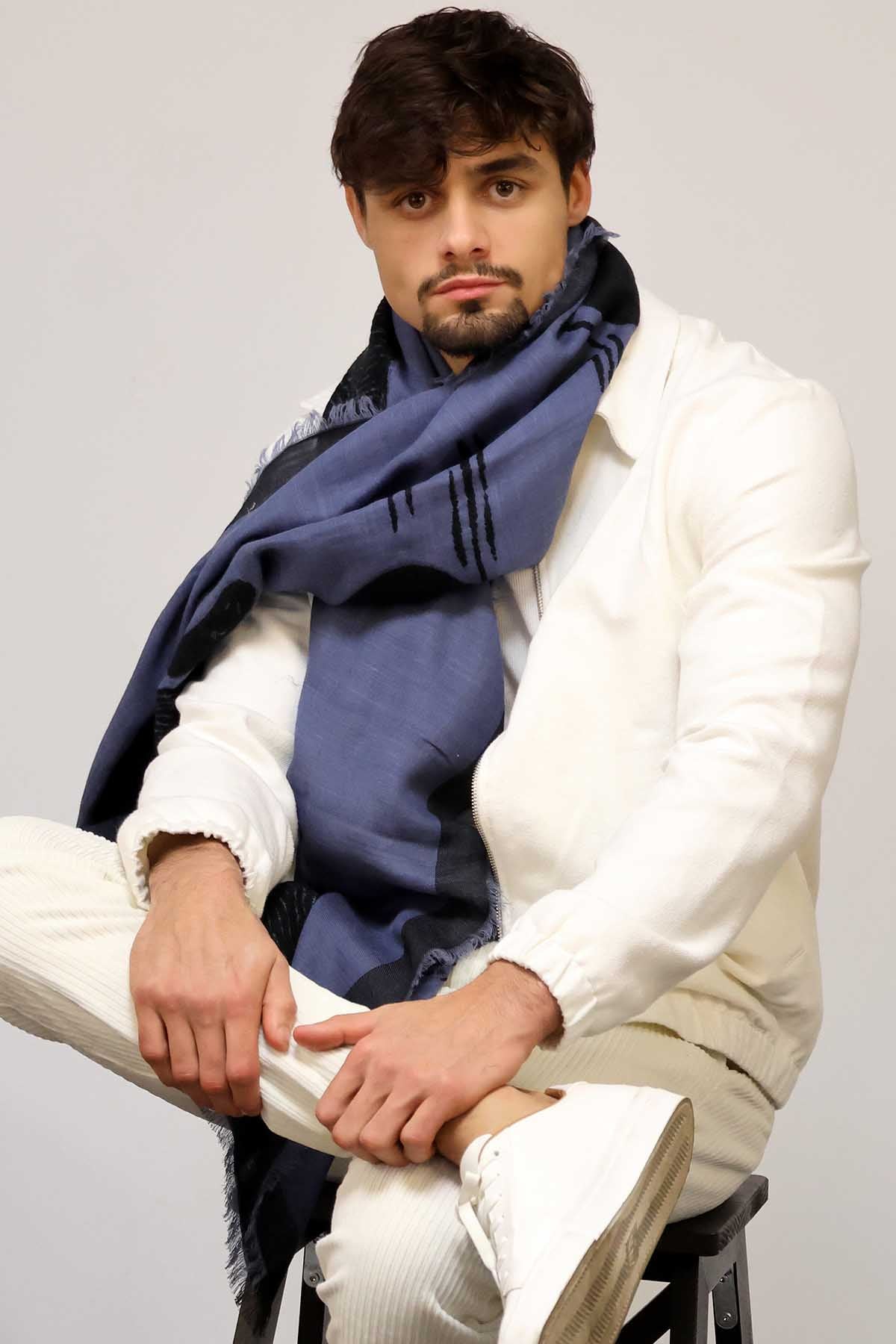 Le foulard spencer bleu signé Monsieur Charli 